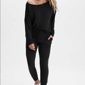 Sleek Knit Boat Neck Pullover Longsleeve Workout Top